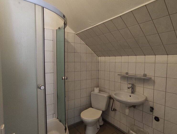 هتل Elīna