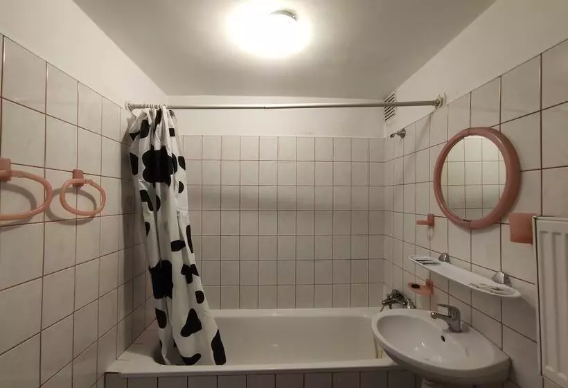 هتل Elīna