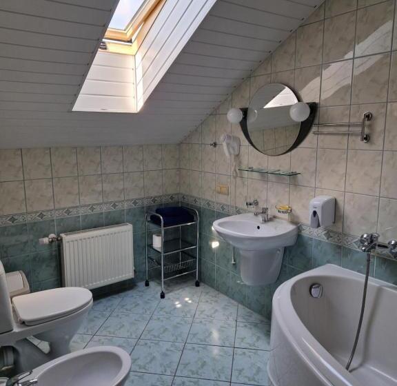 هتل Linda   Helvita