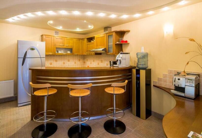 هتل Linda   Helvita