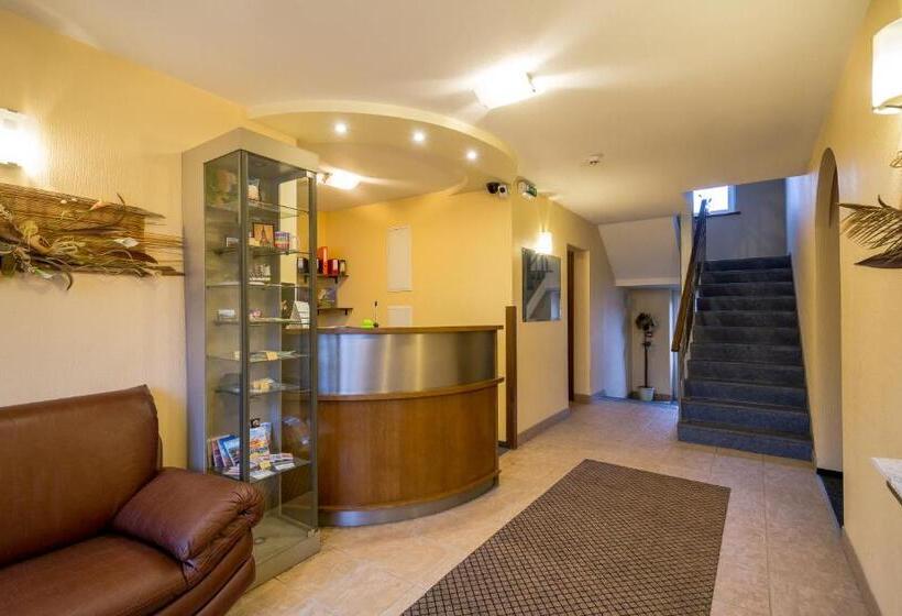 هتل Linda   Helvita