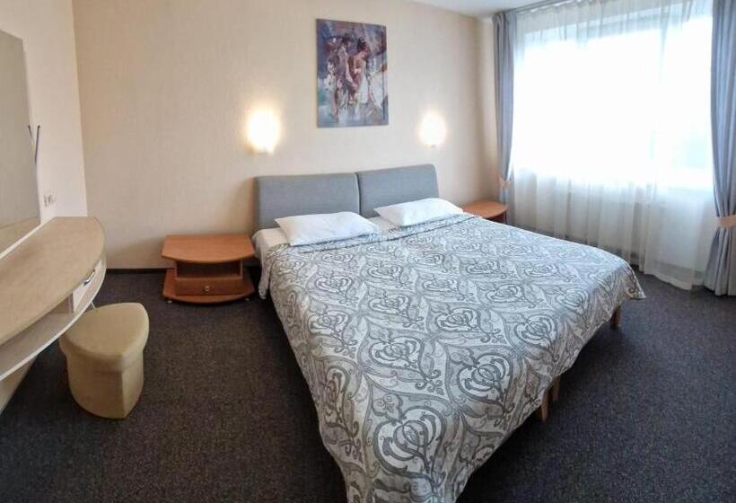 هتل Linda   Helvita