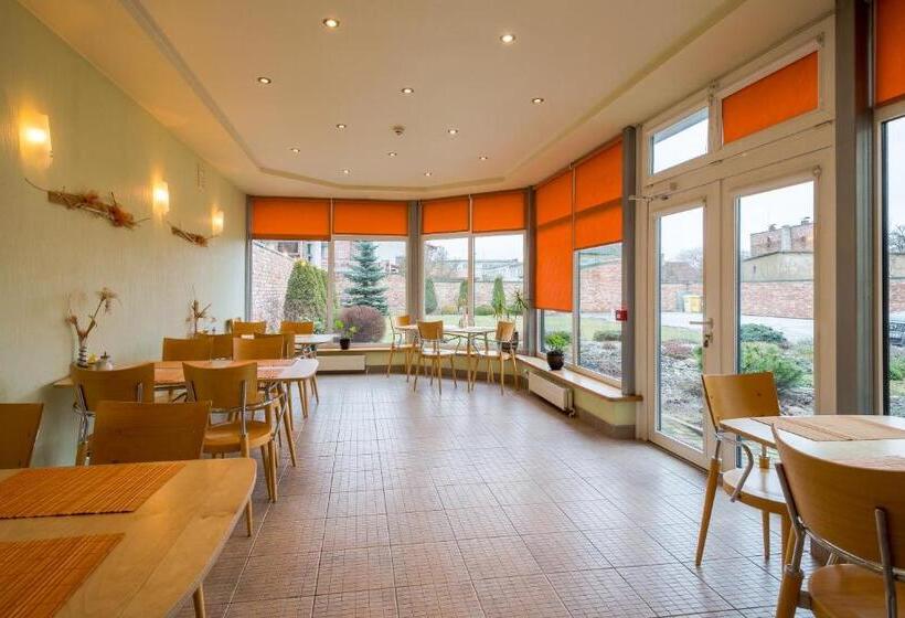 هتل Linda   Helvita