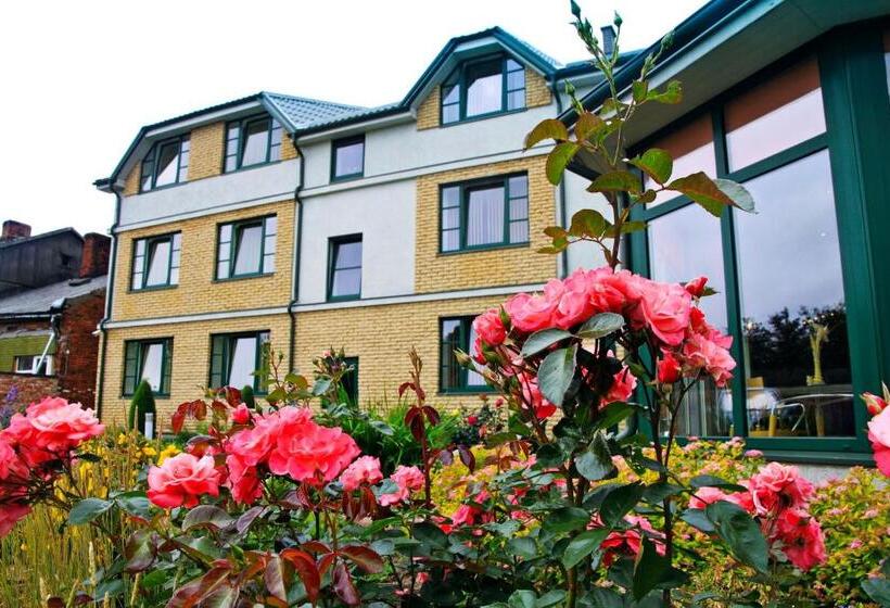 هتل Linda   Helvita