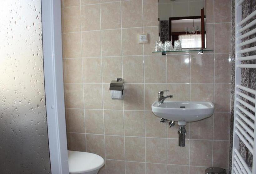 בית מלון כפרי Hynek