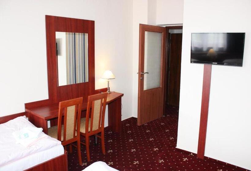 בית מלון כפרי Hynek