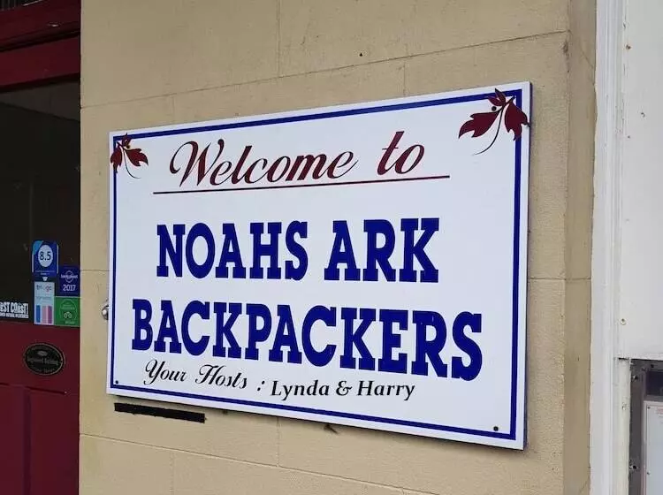 ユースホステル Noah's Ark Backpackers