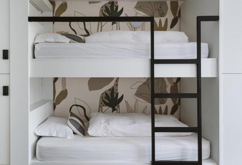 호스텔 The Salty Pelican Beach Retreat