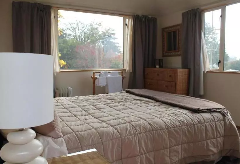 Aroha Riccarton Bed And Breakfast