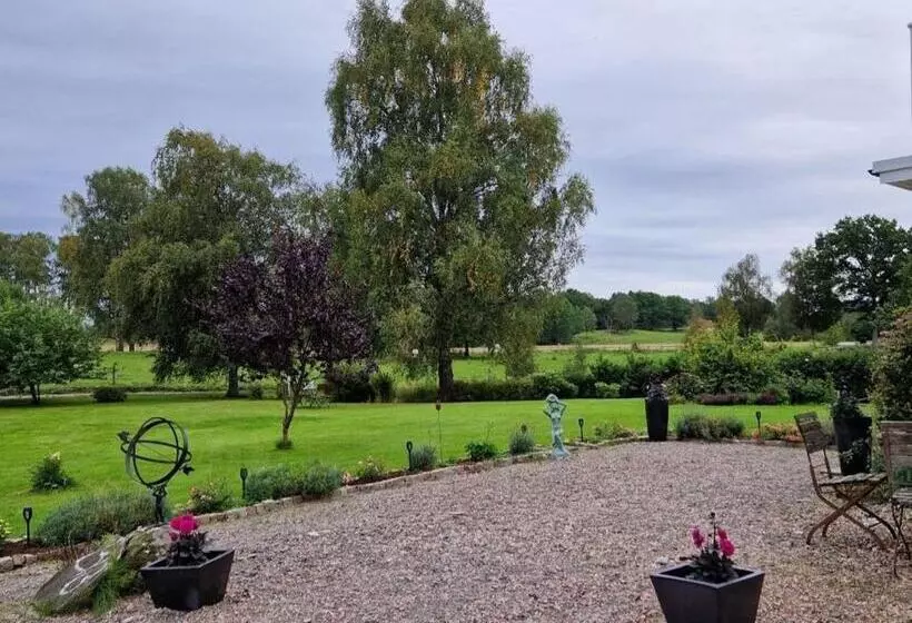 Aamiaismajoitus (B&B) Höhällets Lantliga Rum