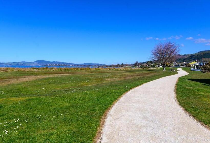 צימר Ngongotaha Lakeside Lodge