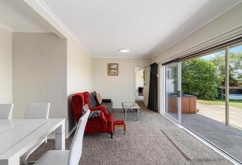 צימר Ngongotaha Lakeside Lodge