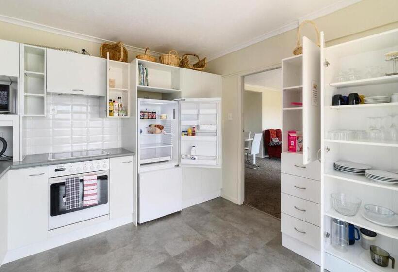 צימר Ngongotaha Lakeside Lodge