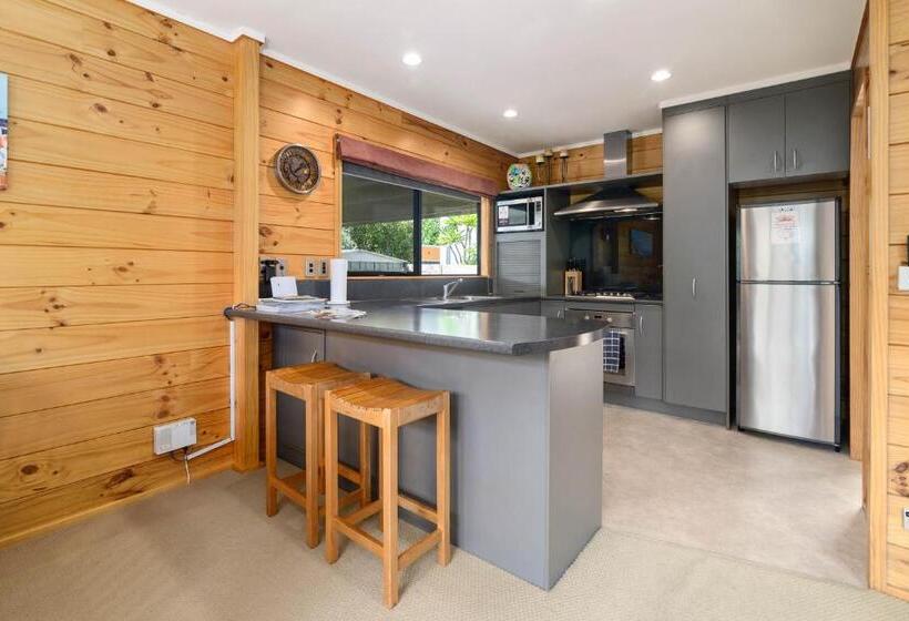 צימר Ngongotaha Lakeside Lodge