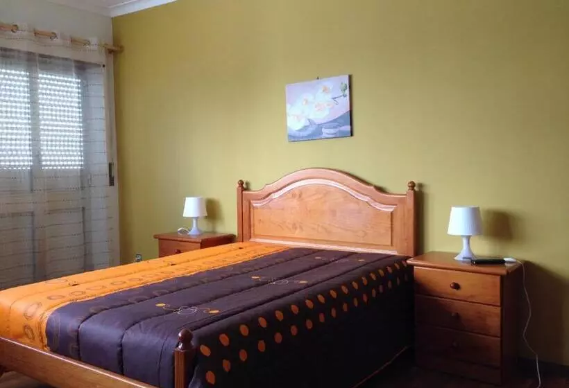 تختخواب و صبحانه Residencia Salva Vidas