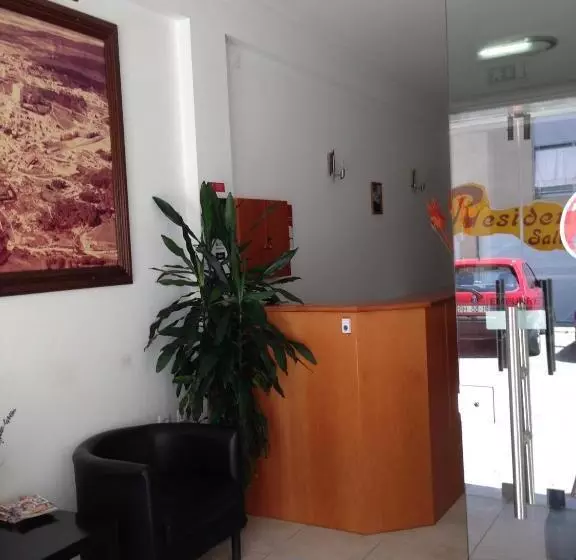 تختخواب و صبحانه Residencia Salva Vidas