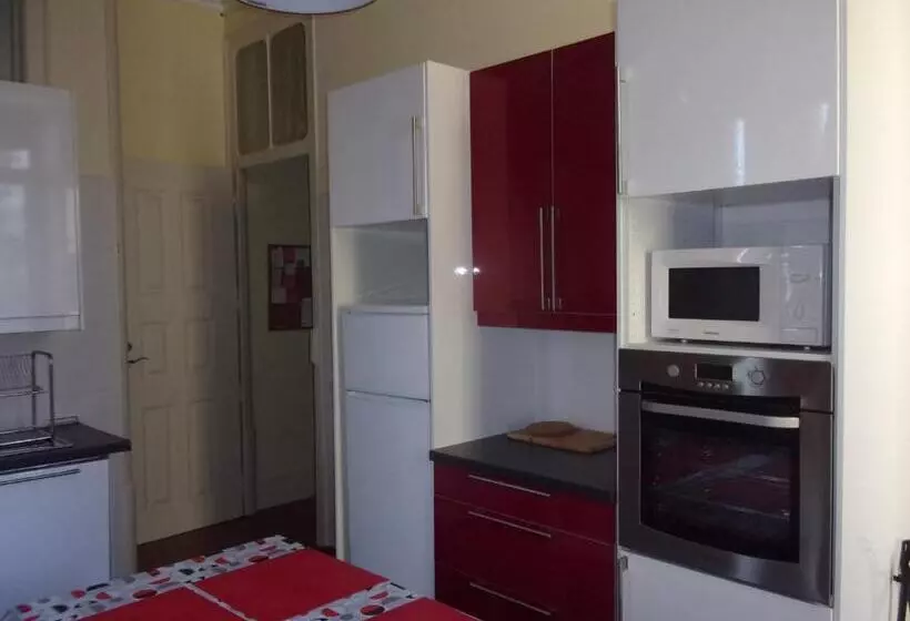 Hostel 402