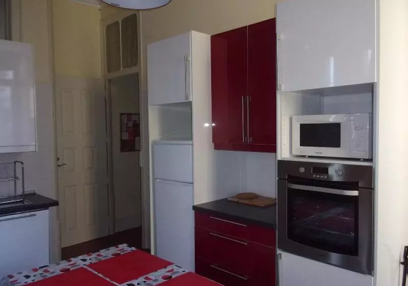 Hostel 402