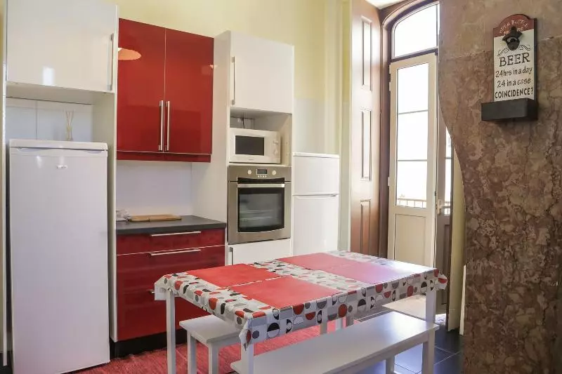 Hostel 402