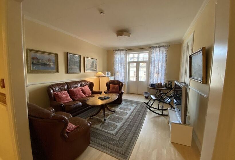 هتل Broby Gästgivaregård