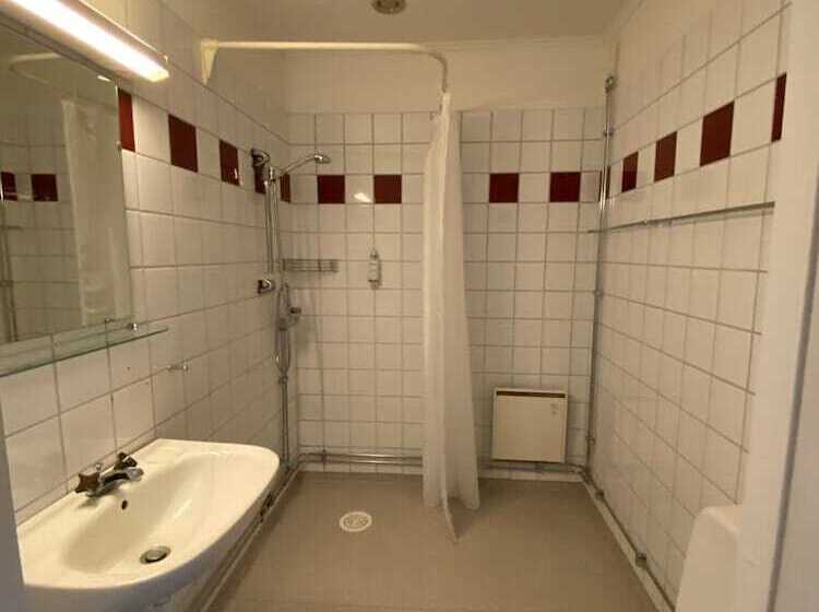 هتل Broby Gästgivaregård