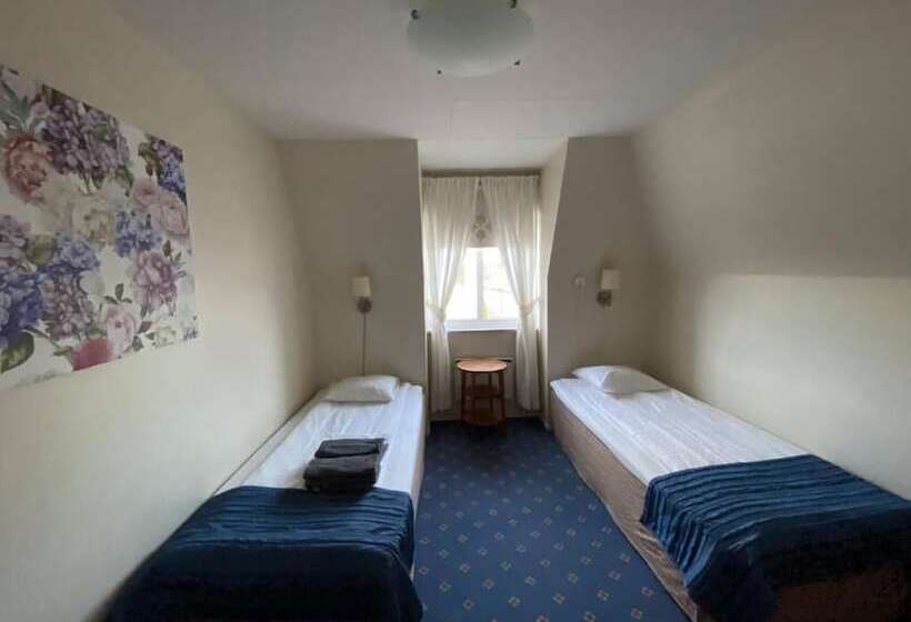 هتل Broby Gästgivaregård