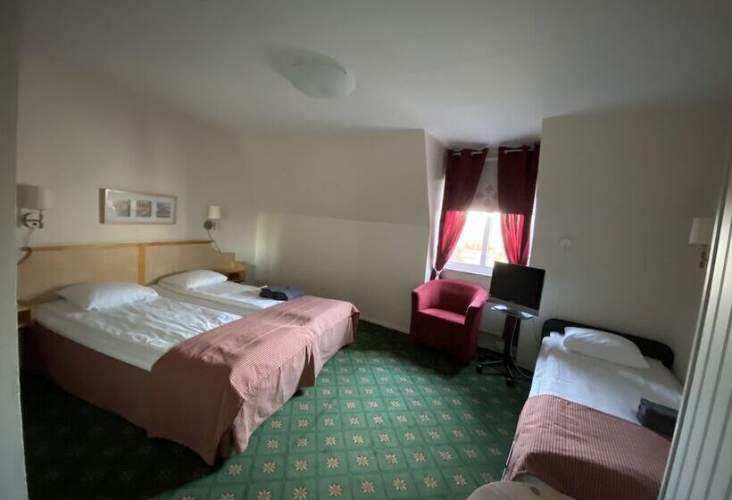 هتل Broby Gästgivaregård