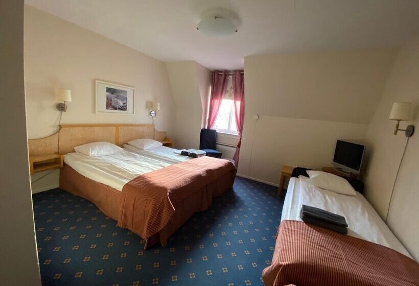 هتل Broby Gästgivaregård