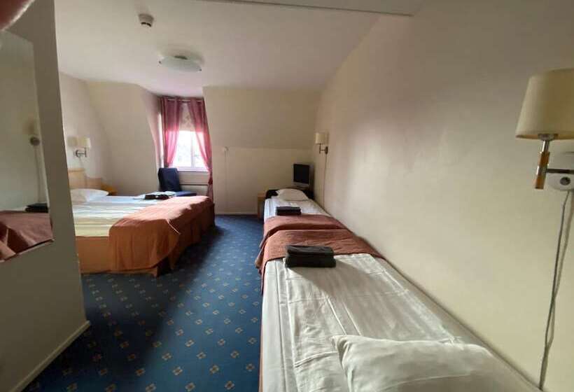 هتل Broby Gästgivaregård