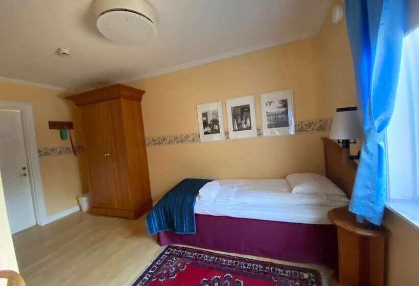 هتل Broby Gästgivaregård