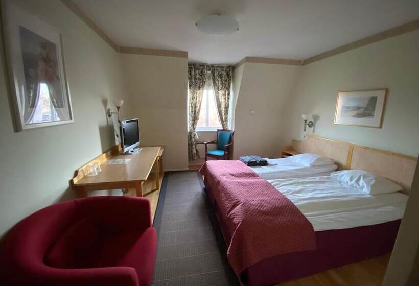 هتل Broby Gästgivaregård