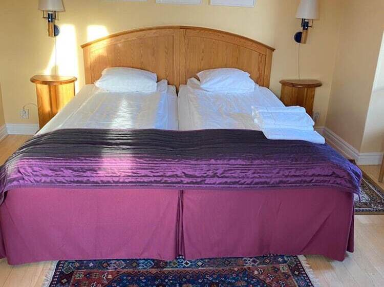 هتل Broby Gästgivaregård