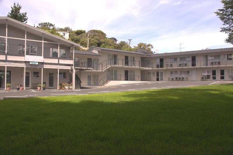 Newlands Court Motel