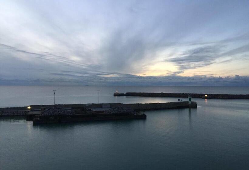 Stf Hostel Lärbro/grannen