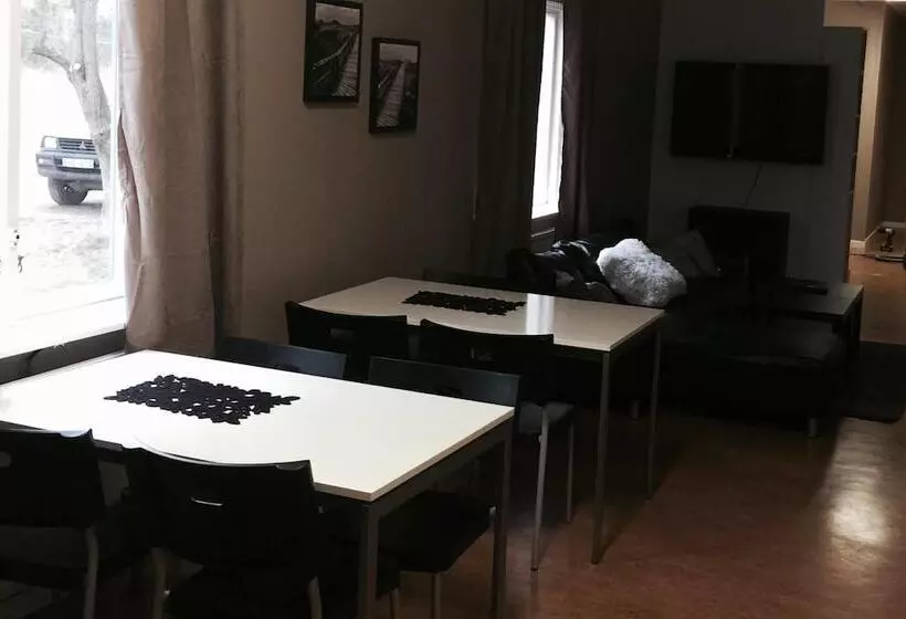 Stf Hostel Lärbro/grannen