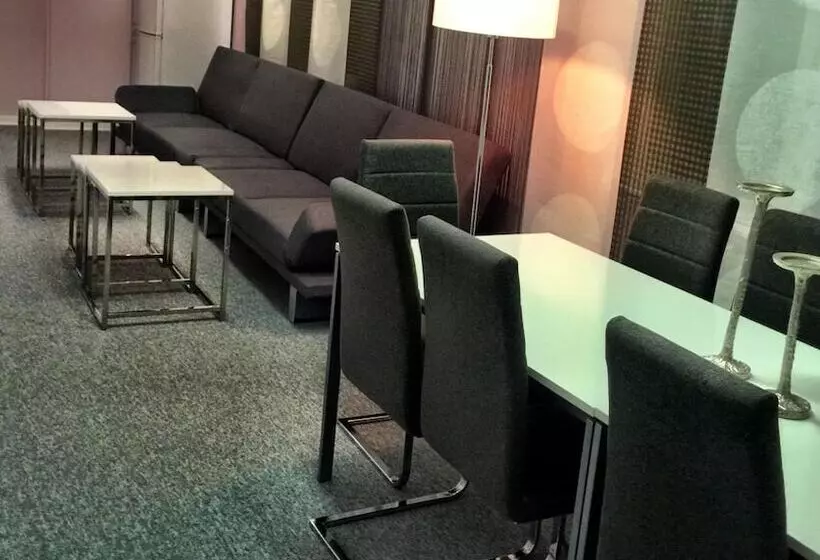 Stf Hostel Lärbro/grannen