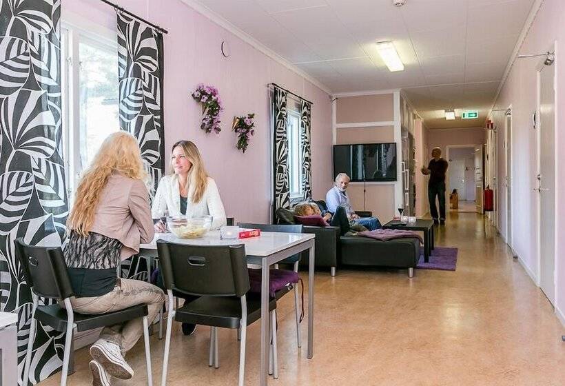 Stf Hostel Lärbro/grannen