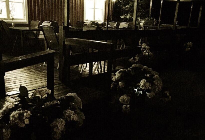 Stf Hostel Lärbro/grannen