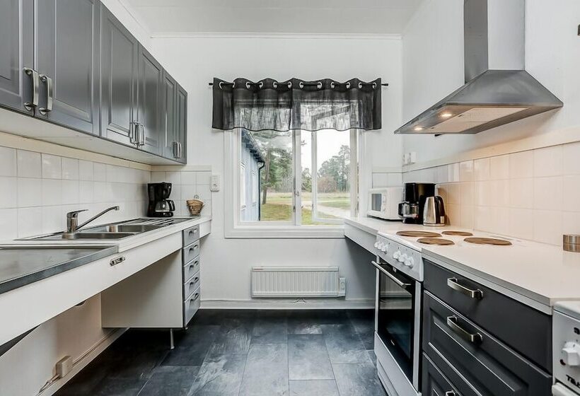 Stf Hostel Lärbro/grannen