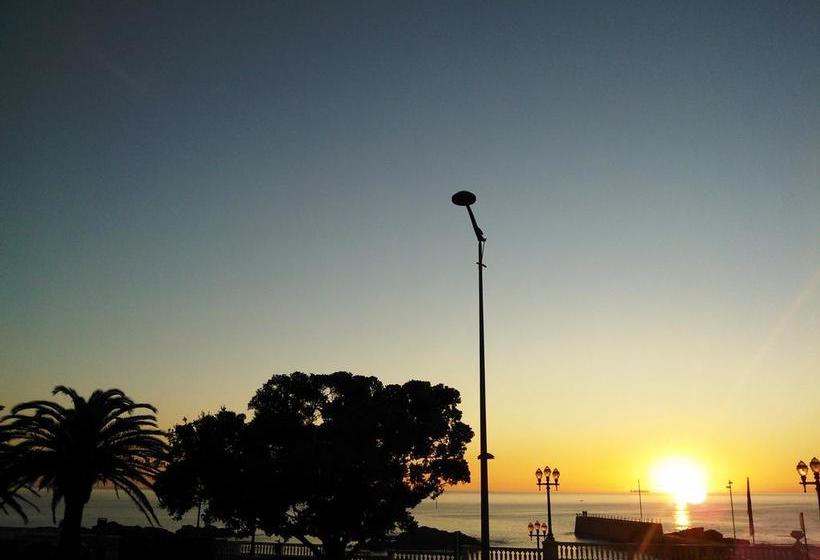 Surfivor Porto Surf Hostel