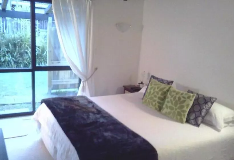 Waters Edge B&b