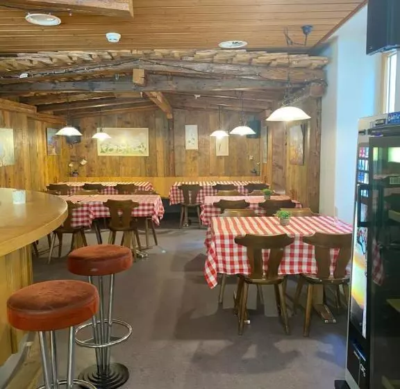Retkeilymaja Hasli Lodge