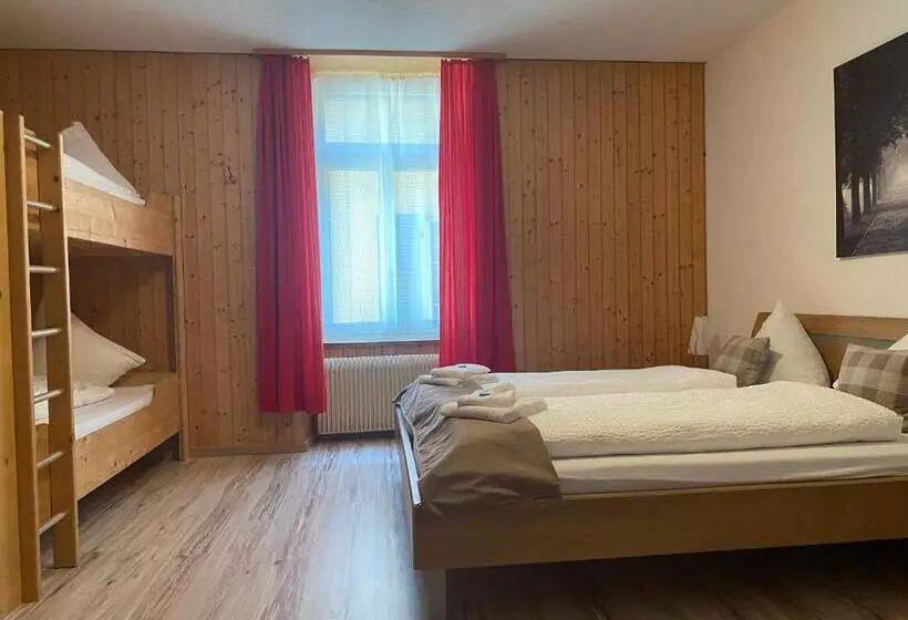 Retkeilymaja Hasli Lodge