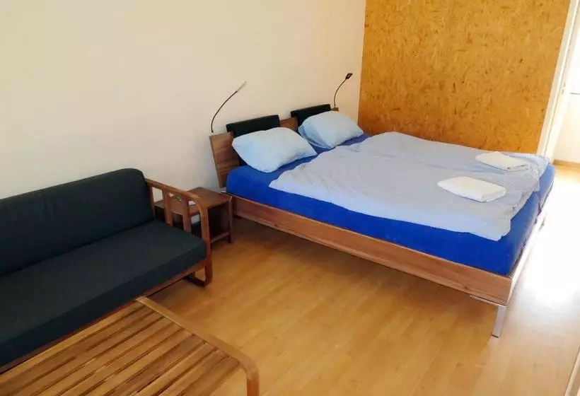 Swiss Hostel Lago Lodge