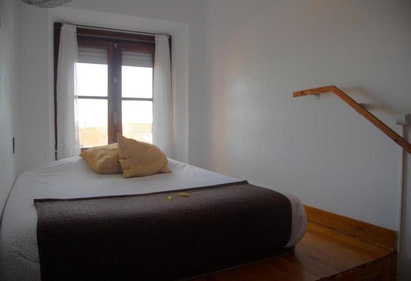 Bed and Breakfast Alfama 3b  Balby S Bed&breakfast