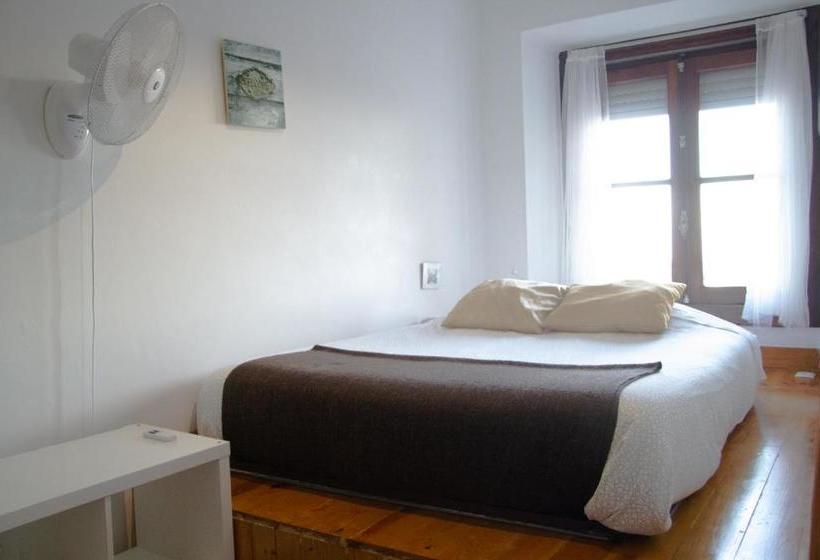 Bed and Breakfast Alfama 3b  Balby S Bed&breakfast