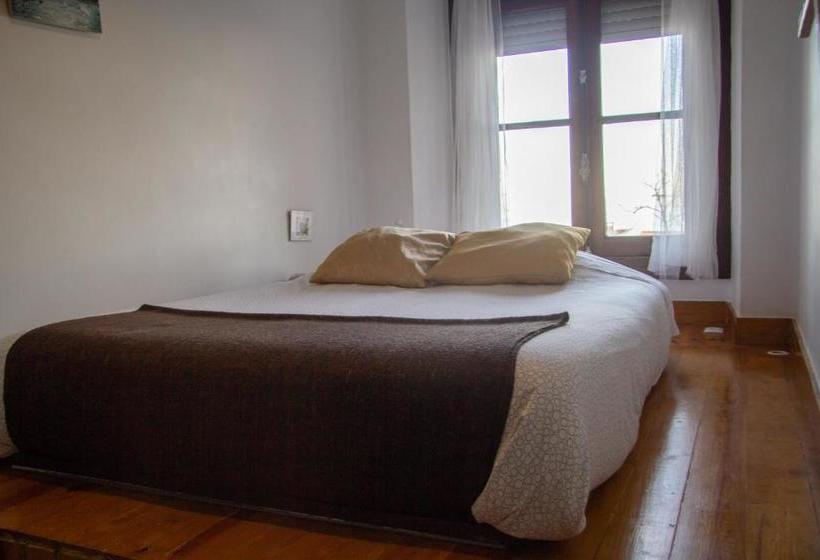 Bed and Breakfast Alfama 3b  Balby S Bed&breakfast