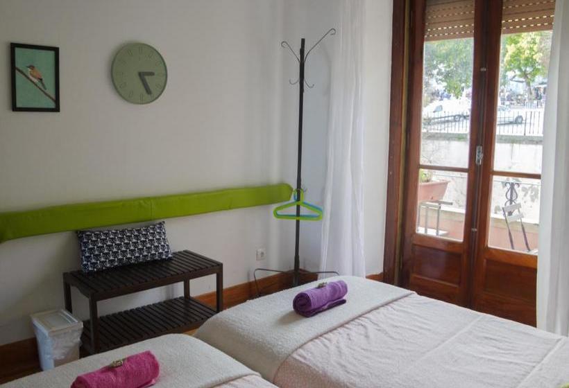 Bed and Breakfast Alfama 3b  Balby S Bed&breakfast