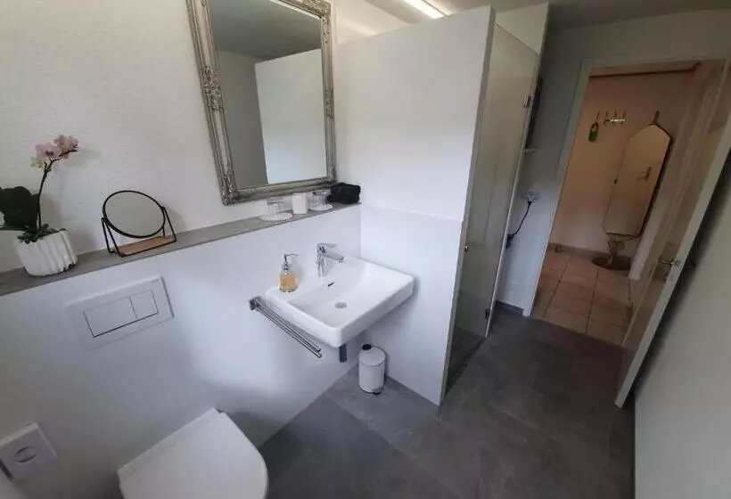 ベッドアンドブレックファースト Bnb Haus Weibel