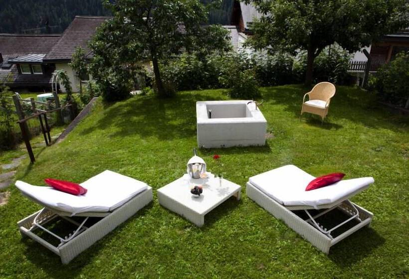 בית מלון כפרי Chasa Sofia